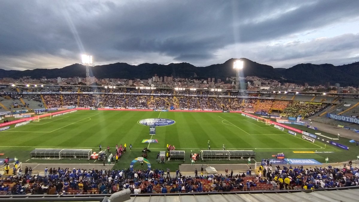 AndresMagri's tweet photo. Millonarios finalmente vendió 18.000 abonos para esta temporada y hoy se compraron 2.500 boletas sueltas para un total de 20.500 hinchas en el incio de la Liga, frente al Bucaramanga.
Para tanto rechazo e inconformismo que se manifiesta en redes, creo que es una buena asistencia. https://t.co/CpUceYY2Bx