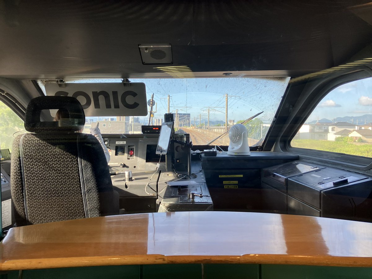 jumbo_744's tweet photo. 九州初上陸
特急ソニックに乗ってるけどオシャレすぎて水戸岡すげえになってる https://t.co/nFgS73A67v