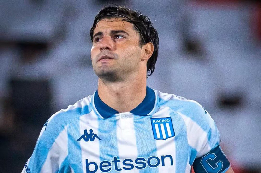 golsdobrasil1's tweet photo. 🚨 AGORA!

Vasco encaminha a contratação de Santiago Sosa, volante do Racing.

— GE
📸 Divulgação/Racing https://t.co/5nXyGJ2Hej
