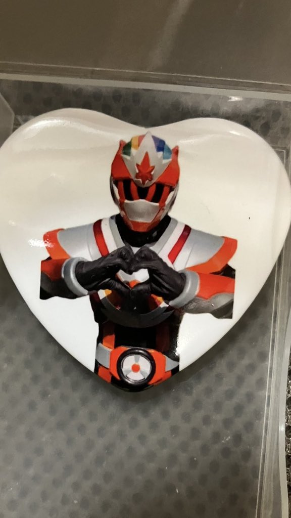 hopeheart_hero's tweet photo. おはようございます🧡
#WF2026ｓ  私のお品書き🧡

・ハートマーク缶バッジ¥200
・刺繍ワッペン¥1000
・本当に在庫がわずかなCD¥1000
・『行け！ホープハート』屈指の人気UMA 
怪人・牛久プテラノドンの本by關紅洋監督¥600

よろしくお願いします！
5-15-08
希望の心・ホープハート https://t.co/rKVhGh0Mvg