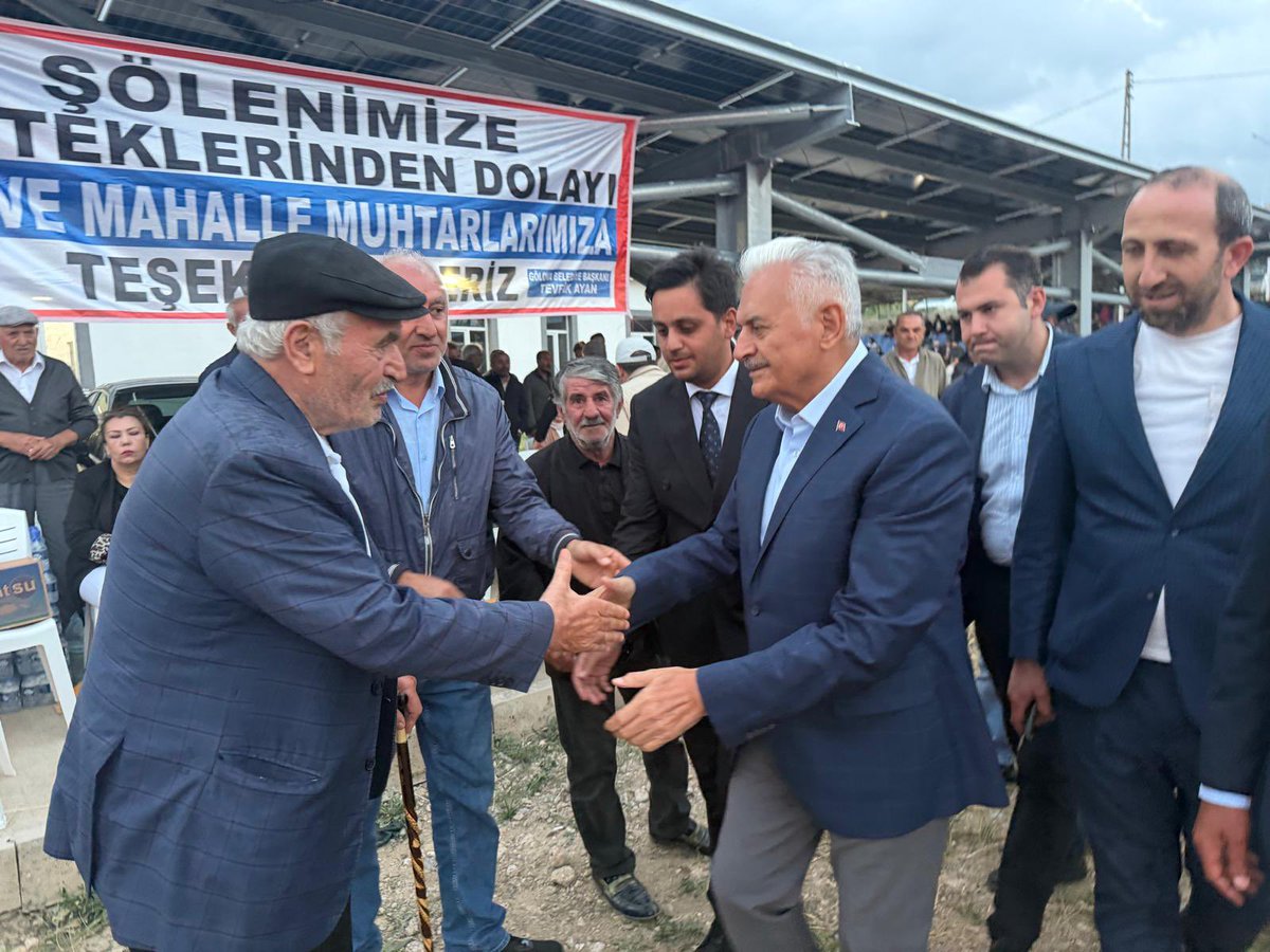 BY's tweet photo. Gölova Gençlik Şöleni'nde kıymetli hemşehrilerimizle bir araya gelmenin mutluluğunu yaşadık.

Güler yüzleri, içten sohbetleri ve misafirperverlikleri için tüm Gölovalı hemşehrilerime gönülden teşekkür ediyorum. https://t.co/B5HbqW2GuO
