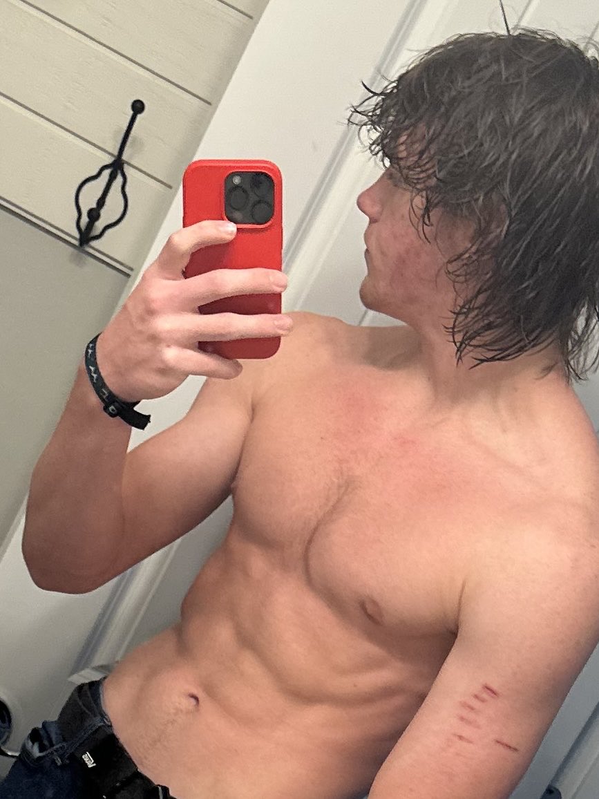 Jakeypoo8621's tweet photo. Are gym guys better? https://t.co/ud3RgVN6E5
