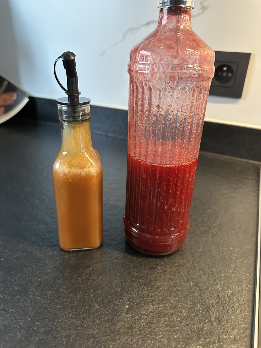 YoriPorie's tweet photo. just made some French raspberry syrup and a salted caramel, who wants some? https://t.co/cVZmXafm0l