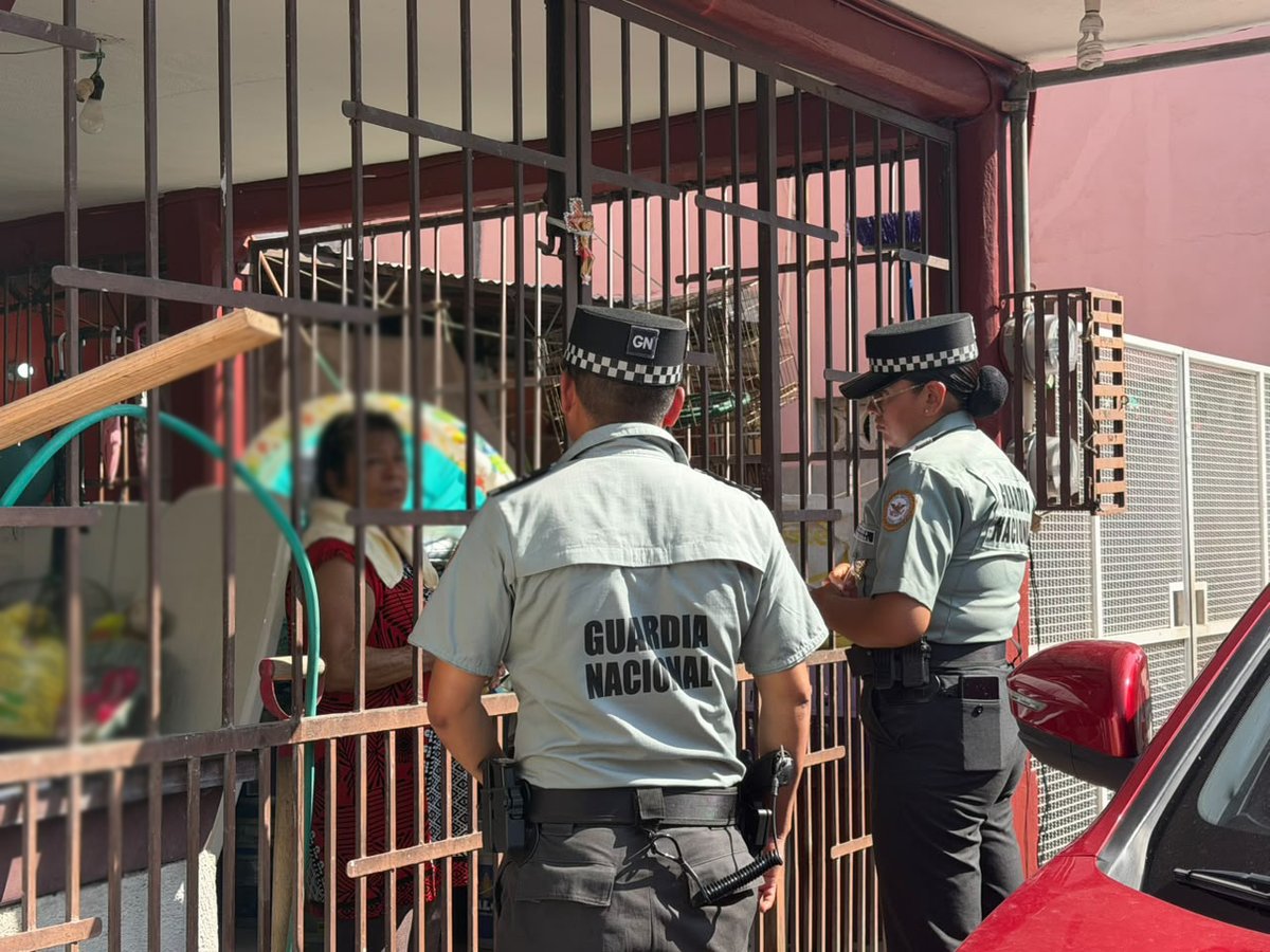 GN_MEXICO_'s tweet photo. Mediante el contacto y diálogo directo con la ciudadanía se fortalece la seguridad. En Acapulco, #Guerrero, integrantes de la #GuardiaNacional realizan recorridos casa por casa con el objeto de conocer las necesidades de la población, atender sus inquietudes y promover la cultura de la denuncia. #LaGuardiaNacionalEstáContigo