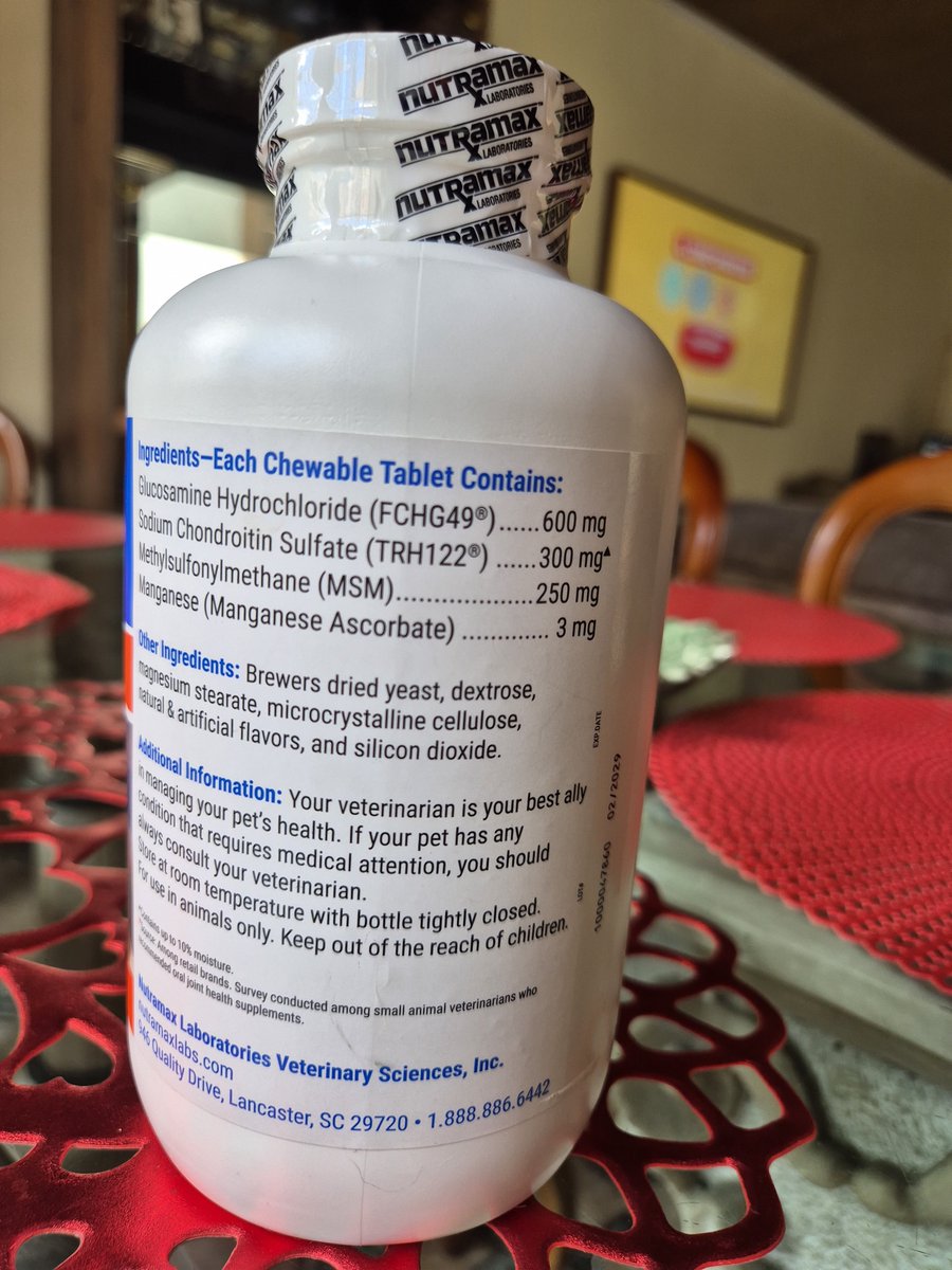 urtakd's tweet photo. @Juanjosebarrien Hola! Yo estoy vendiendo este de 250tab a 350.000 lo compre en Amazon el año pasado y este no lo alcanzo a tomar mi perrita, tambien tengo otros suplementos de Amazon por si a alguien le interesa. https://t.co/BbnZ96igN2