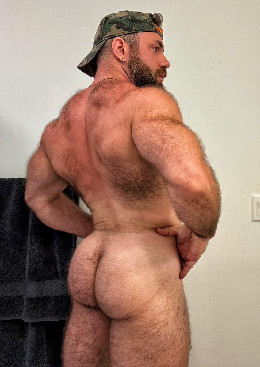 ready_w_red's tweet photo. Where are my tops? https://t.co/xu67QCudiE