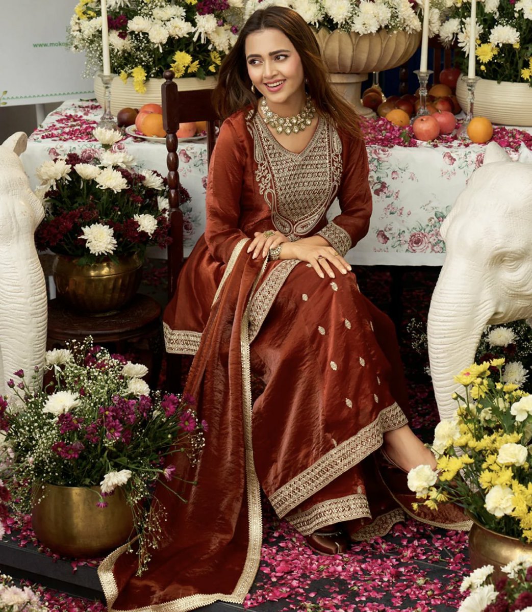 VinayRaghu02's tweet photo. She is blooming
She is healing
She is favored
She is blessed
She is you! ❤
@itsmetejasswi #TejasswiPrakash #TejaTroops #LaughterChefs3 https://t.co/GtgpIhCrBx