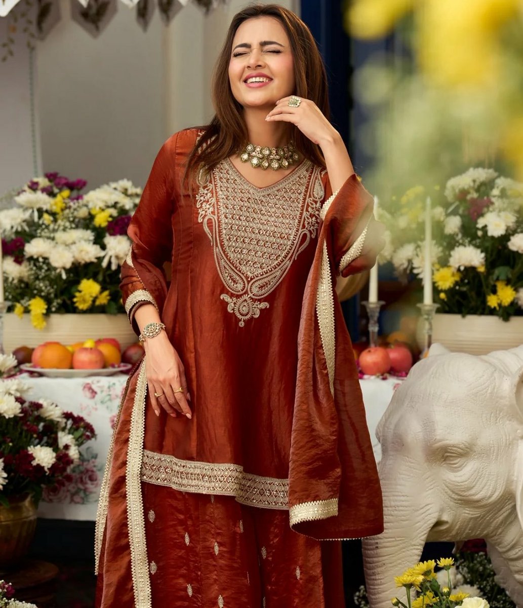 VinayRaghu02's tweet photo. She is blooming
She is healing
She is favored
She is blessed
She is you! ❤
@itsmetejasswi #TejasswiPrakash #TejaTroops #LaughterChefs3 https://t.co/GtgpIhCrBx