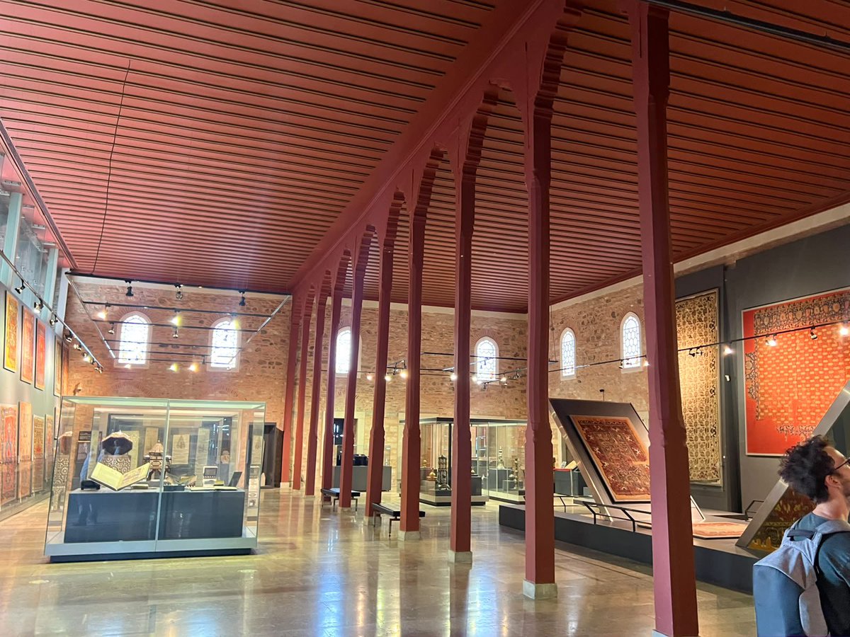 suleymansoylu's tweet photo. Çok uzun zamandır gitmeyi arzu ettiğim Sultanahmet’teki Türk ve İslam Eserleri Müzesi’ni kıymetli arkadaşlarımızla birlikte gezdik.

Zengin tarihimiz, güçlü medeniyetimiz ve köklerimiz… Yüzlerce yıldan devraldığımız ve yüzlerce yıla emanet edeceğimiz değerler…

Fatih İlçe Başkanımız Fatih Karaismailoğlu, önceki dönem İl Başkan Yardımcımız Ahmet Kaan ve Sabri Erdil Hocamız ile birlikte; engin bilgisi, misafirperverliği ve anlatımıyla bizleri tarihimizin içinde bir yolculuğa çıkaran Müze Müdürümüz Muharrem Hayır’a teşekkür ediyoruz