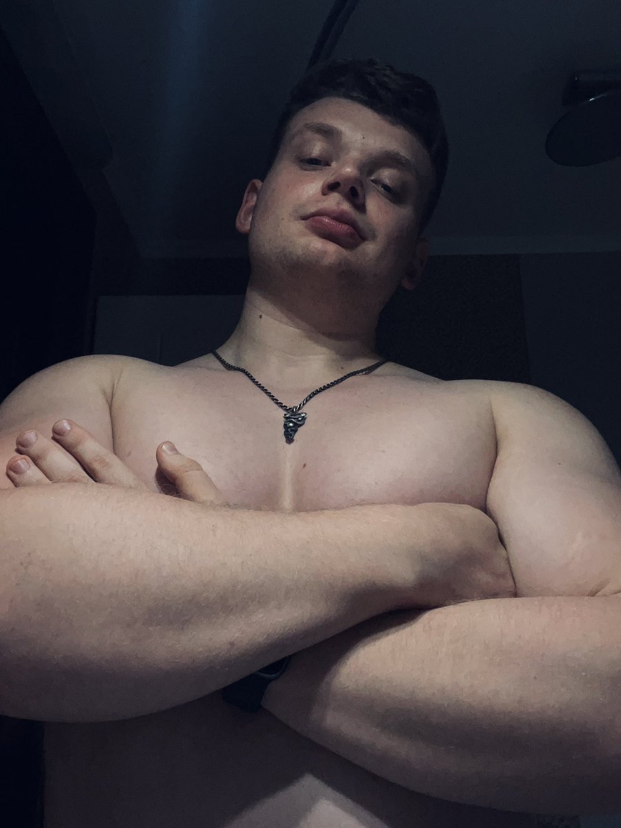Vanilin875's tweet photo. Just a bit of #pecs
 #fitfam #shirtless 👀💪 https://t.co/PvXFhlf5nP