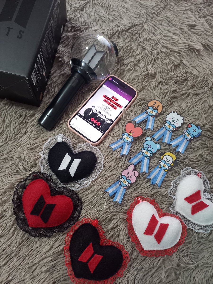 conmm_7's tweet photo. CONCIERTO BTS EN 92 DIAS

Entrada ✅
Outfit ❌️
Riñonera ❌
Freebies ✅️
Lightstick ✅️
Hospedaje ✅️ https://t.co/HDm7NlvWl1