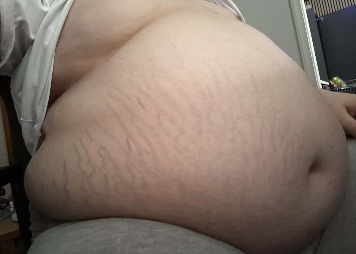 EnbyPuppyTummy's tweet photo. Filled with cake rn >:3
Being full feels so good >~< https://t.co/CQHCpxFfGK