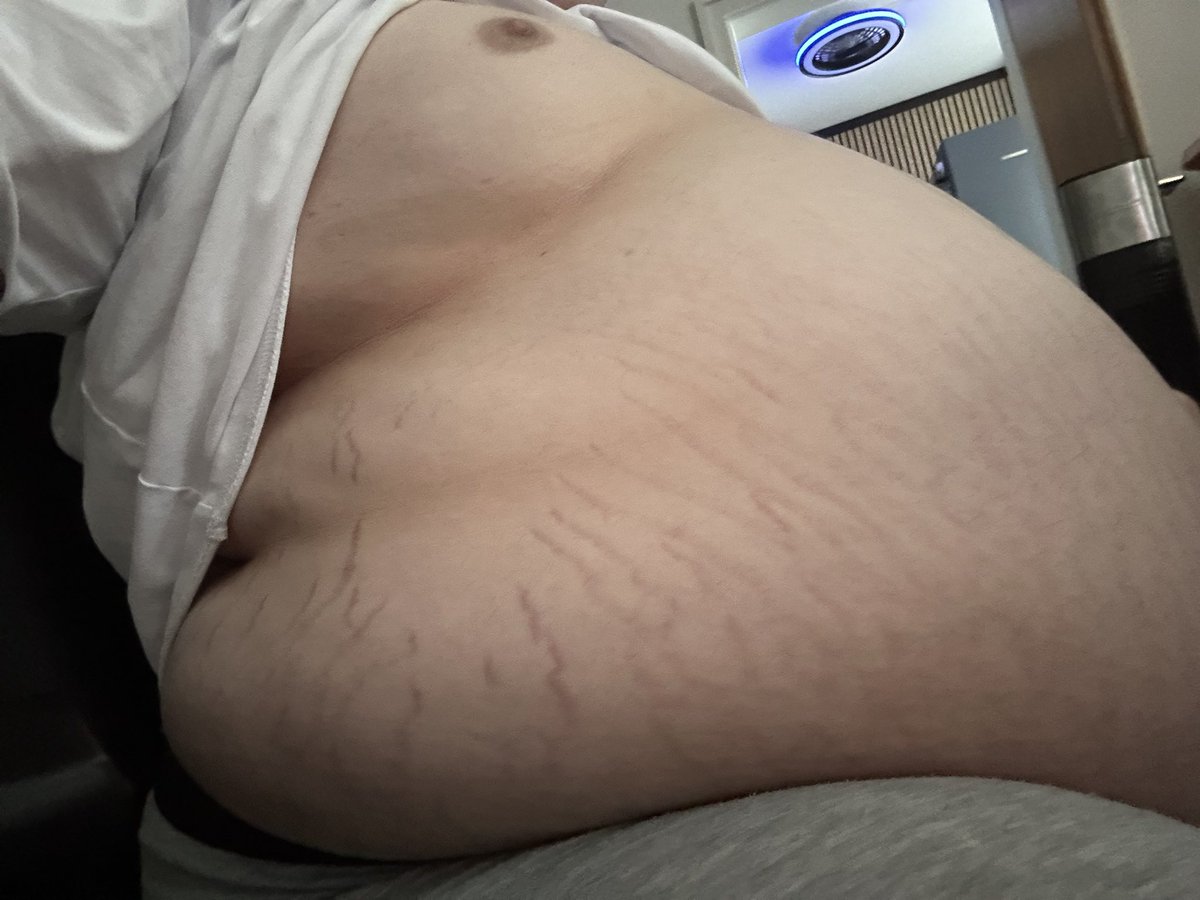 EnbyPuppyTummy's tweet photo. Filled with cake rn >:3
Being full feels so good >~< https://t.co/CQHCpxFfGK