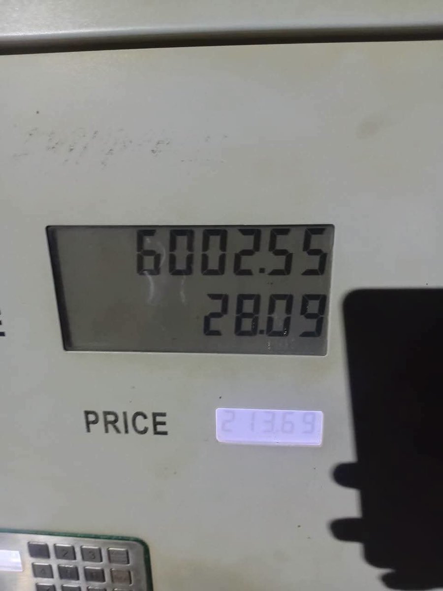 baroswahjr's tweet photo. This car fuelled 37,000shillings of diesel and 6,000 shillings of super petrol and sped off towards Eldoret without paying. 

The incident happened at a petrol station in a centre called Kapng'etich in Mosoriot Nandi county at around 8.10pm. The Diesel was fuelled into containers.