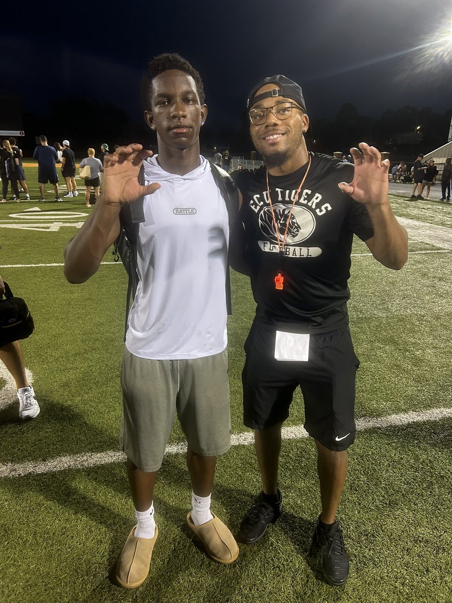 Tai_Sikazwe's tweet photo. Had a great time at the ECU Camp yesterday Appreciate the opportunity to compete and meet with @Coach_Tinez1 and @CoachTHendrix Looking forward to staying in touch and building the relationship!

@FootballMelissa @MCardsRecruits @CoachTScoggin @bradybattle23 @CoachD_White https://t.co/hQJhozf9dP