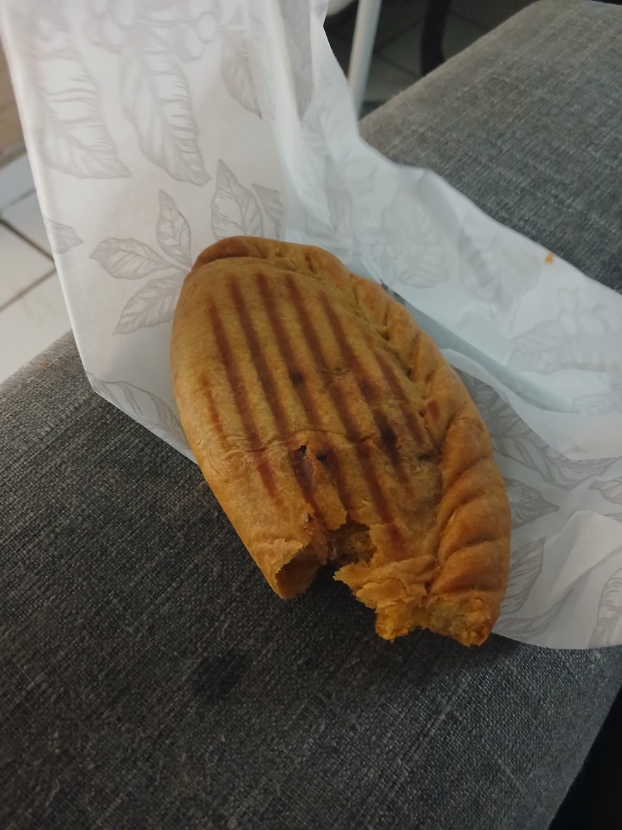 muerotarde's tweet photo. miren el desayuno ( a las doce y tanto ) q me trajo mi señor papá https://t.co/rXYnasddy3