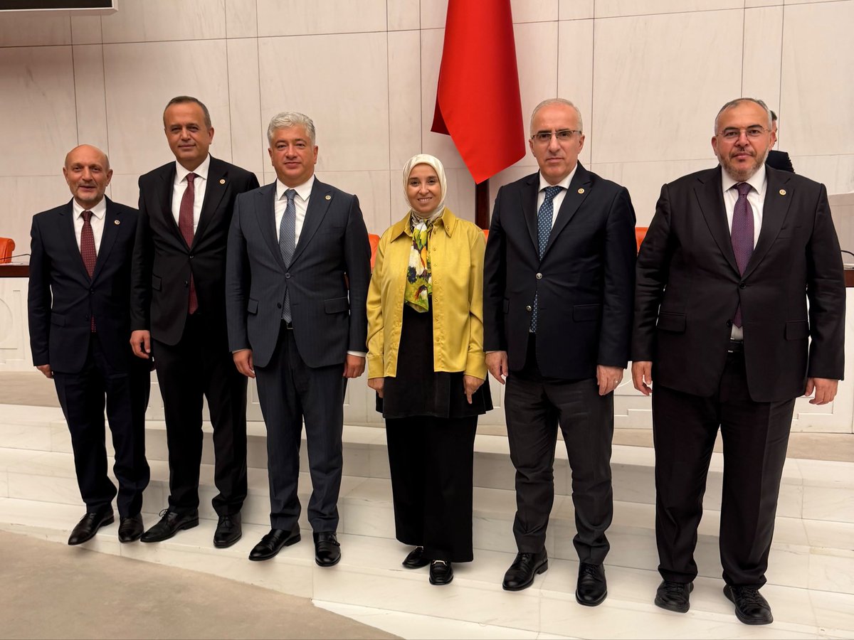 necmettincalisk's tweet photo. ❗️Emeklimize açlık sınırı altında aylık reva görürken, Rus nükleer şirketine üç farklı vergi istisnası getiren,

❗️Çalışanın emanet ettiği işsizlik fonunu alıp otel patronlarına aktaran, 

❗️Siber güvenlik bahanesiyle vatandaşın özel hayatına müdahalenin önünü açan,

❗️PTT çalışanlarının geleceğini belirsizliğe sürükleyen kanun teklifine “RET” oyu verdik!