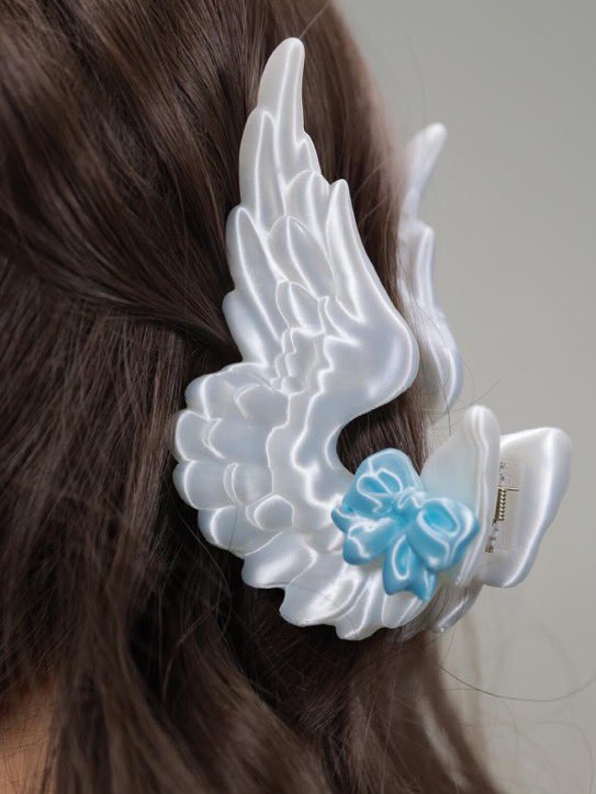 300moods's tweet photo. angel wings hair claw clip 🪽 https://t.co/L6MDPzdEO2
