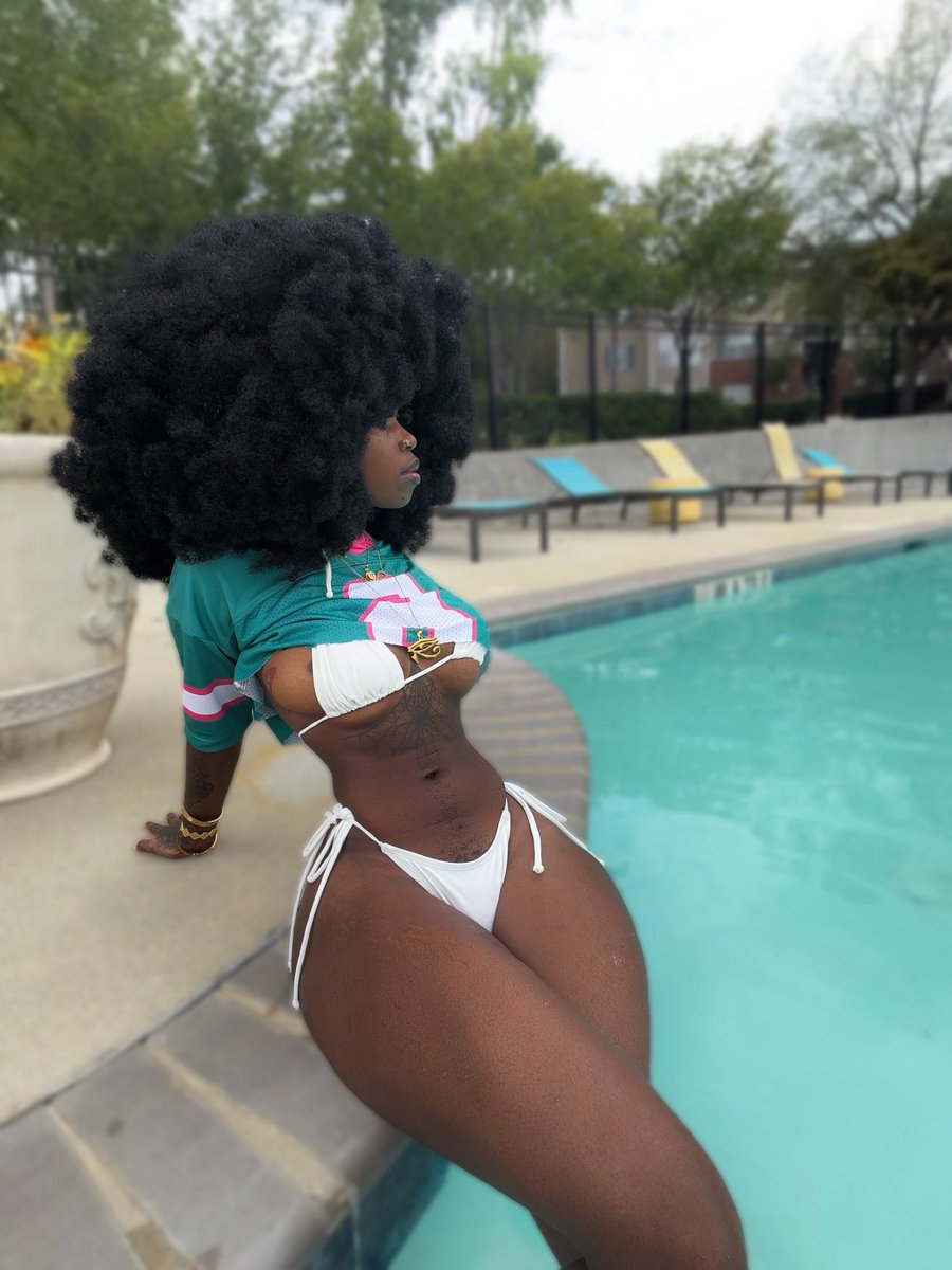 TTVMzqueeny's tweet photo. Black GTA VI girl cover 💅🏾 https://t.co/ksYmMFK2YD