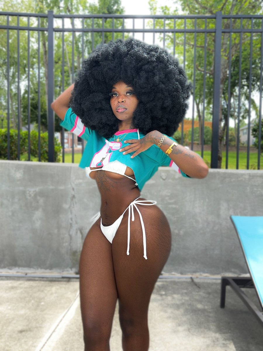 TTVMzqueeny's tweet photo. Black GTA VI girl cover 💅🏾 https://t.co/ksYmMFK2YD