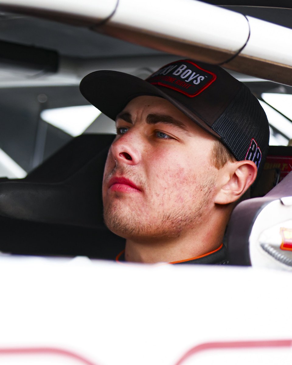 JRMotorsports's tweet photo. Meanwhile at Langley, we’re prepping for the Hampton Heat race tonight 🔥

📺: @FloRacing at 8:30 PM ET https://t.co/WoTbT5cmVv