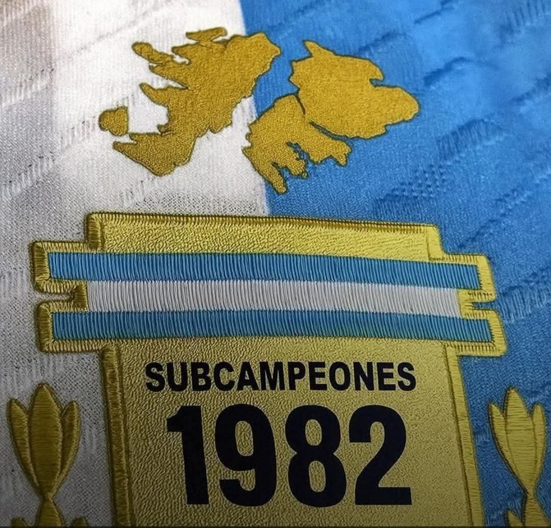 Rodri_Diestro90's tweet photo. @Nachopintoc @AtaqueFutbolero Shhh 🤫 que este subcampeonato si que te gusta olvidarlo y te sigue doliendo el ojete negro argento villero, peroncho y cometravas.🤣🤣🤣🤣🤣 https://t.co/TAwRwST3KV