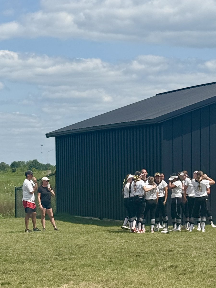 DarcyMMillerrr's tweet photo. One last travel ball tournament. 🧨 Grateful to incredible teammates, coaches, families and my parents for every lesson, every road trip, and every memory. 

Finished the AFCS batting .526 with a 3-run HR, 2 doubles, and 6 RBIs.

Next chapter: @mitsoftball! 🦫🥎

@coach_trotman @FCLelesVeasey @ExtraInningSB @LineDsoftball