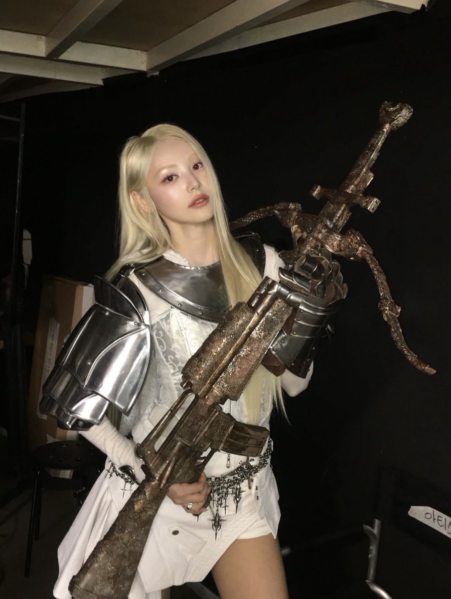 arrtms's tweet photo. help me knight jinsoul please… please save me… https://t.co/yYrbuy4MTR
