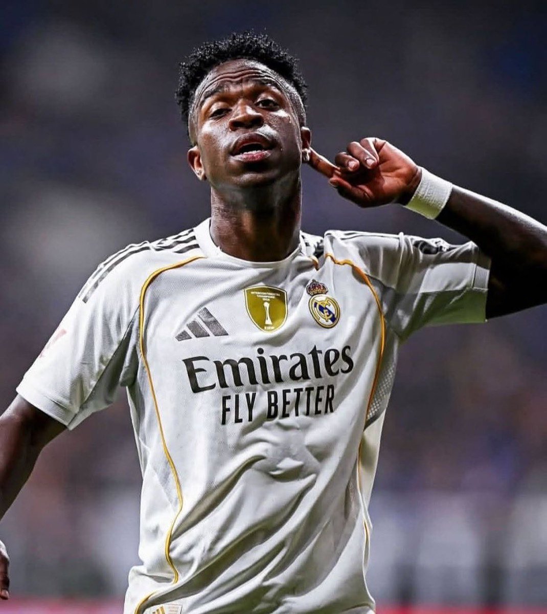 UTDTrey's tweet photo. Why do I have a feeling Vinicius is only using Arsenal to make Manchester United Jealous…. https://t.co/BSBAsf22Kz