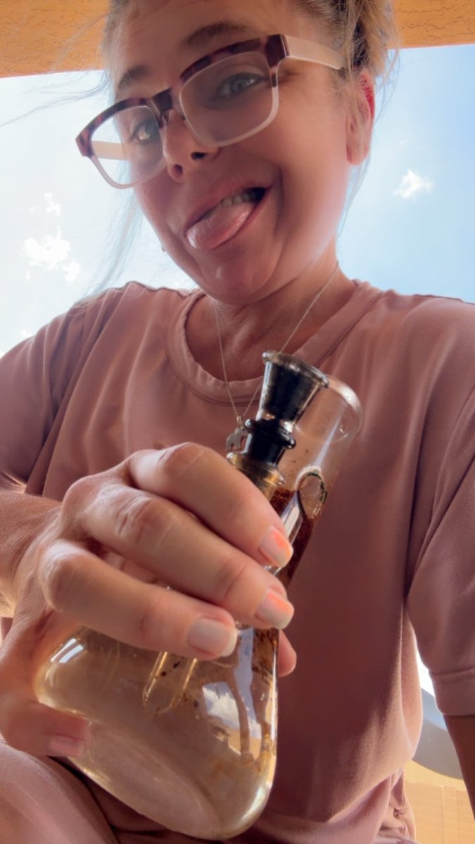 pnutsfeet's tweet photo. Tokes rolling in 

#weedfriendly #pothead #weekendvibe https://t.co/VUo67akAGc