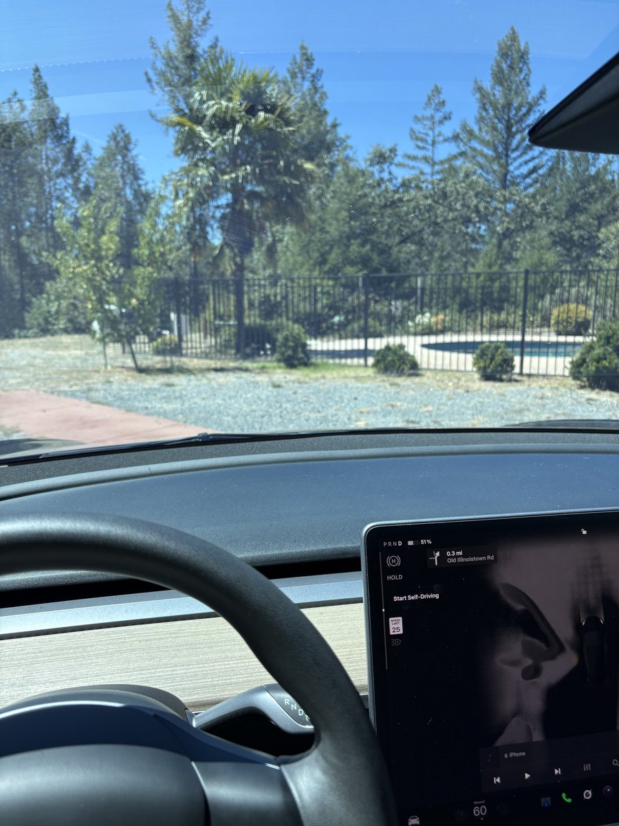 vidyavisions's tweet photo. Uhhh v14 lite tried to drive thru my backyard?? #v14lite https://t.co/pMvInwoyx0