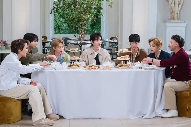 btsbrasil_on's tweet photo. Fotos da participação do BTS (@BTS_twt) no programa A Very British Day 💜

Eles estavam lindos demais 😍

#BTS #btsarmy #army https://t.co/N6yBnBomPB