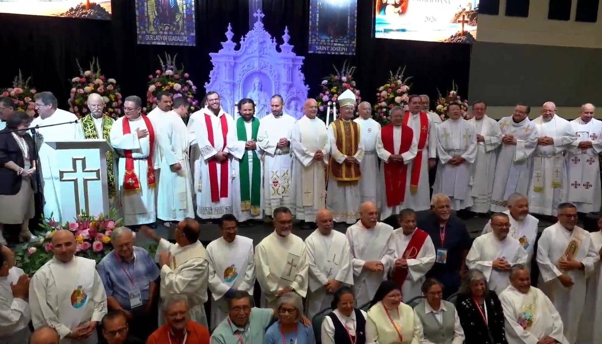 MontereyDiocese's tweet photo. Los invitamos a unirse en oración por nuestro Obispo, Ramón Bejarano, y por todos los participantes de la Convención Nacional del Movimiento Familiar Cristiano Católico USA.

May the Lord continue to bless and strengthen all marriages and families. https://t.co/PLRy3pUPkj