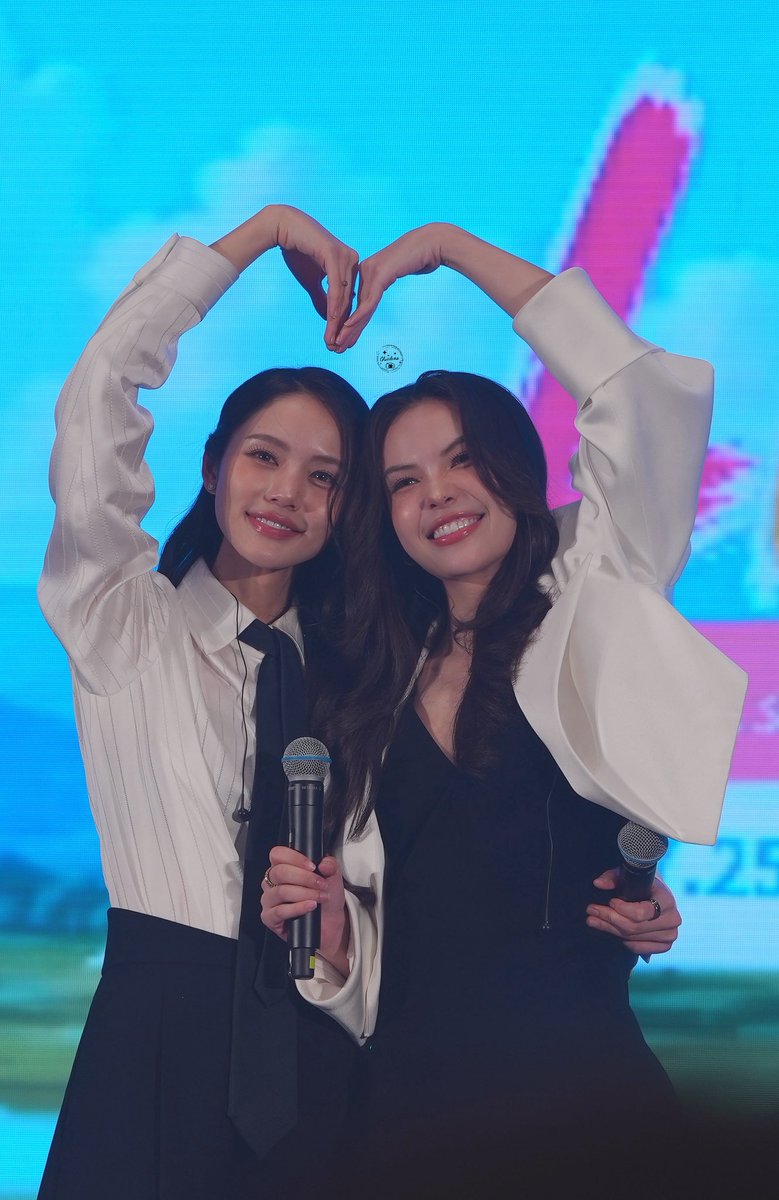 Charlene12451's tweet photo. Elegance with a powerful presence. 🤍

Lookmhee &amp; Sonya
#LMSY2026FANMEETINGINKaohsiung
#ลูกหมีซอนญ่า 
#LMSY https://t.co/i7BtM77CC8