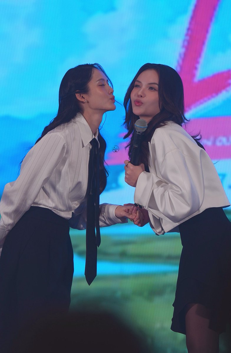 Charlene12451's tweet photo. Elegance with a powerful presence. 🤍

Lookmhee &amp; Sonya
#LMSY2026FANMEETINGINKaohsiung
#ลูกหมีซอนญ่า 
#LMSY https://t.co/i7BtM77CC8