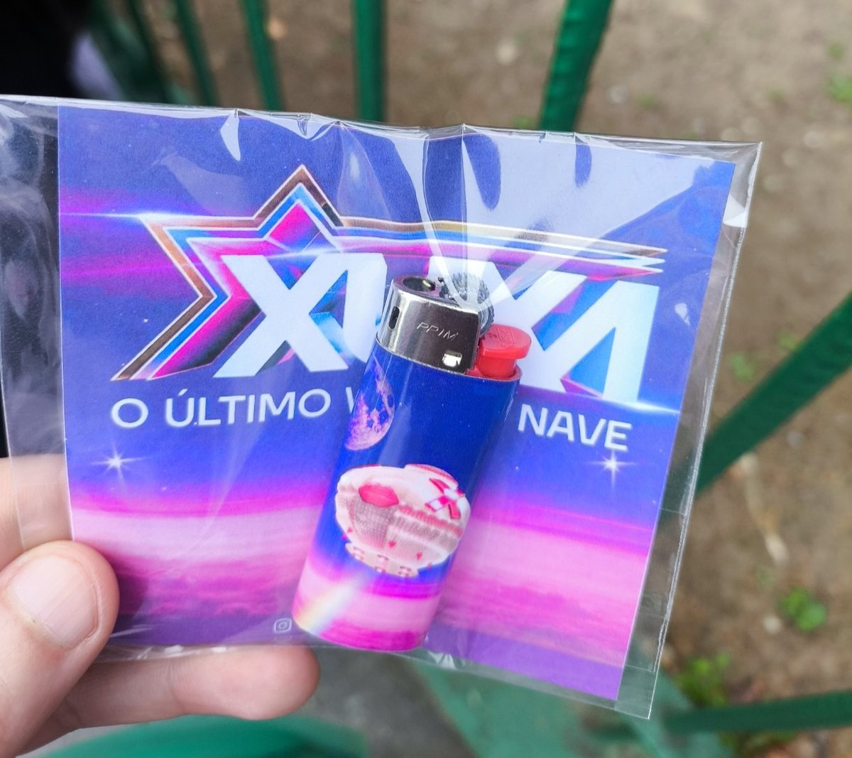 Zem_Cwb's tweet photo. Gente comprei o isqueiro da Xuxa kkkkkkk https://t.co/xJqVzHvs4m