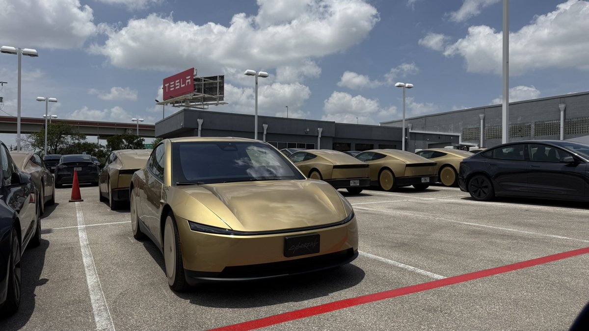 JoeTegtmeyer's tweet photo. Looks like @Tesla is getting Cybercabs ready for @robotaxi in San Antonio! 

These are all Farzad’s and at the airport Tesla Sales &amp; Service Center today! 😎👍 https://t.co/IFKoTckVde