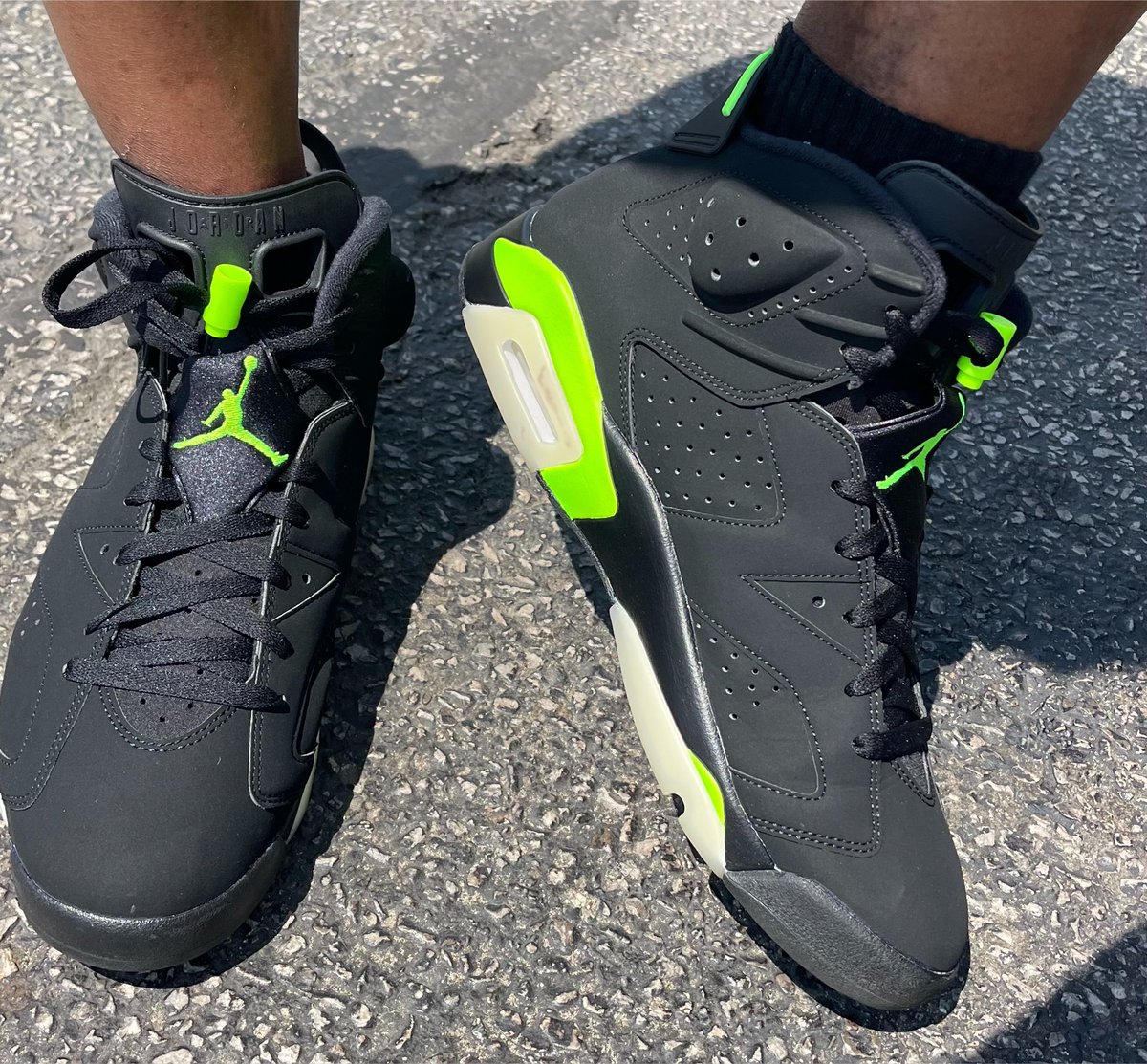 hisexcellence79's tweet photo. Out here in Ohio at my brother Jarrod Bunch’s Football camp.
#kotd
#unds
#yoursneakersaredope
#snkrskickcheck
@Jumpman23
@nikestore
Nike Air Jordan 6 Electric Green https://t.co/icNulnFioc