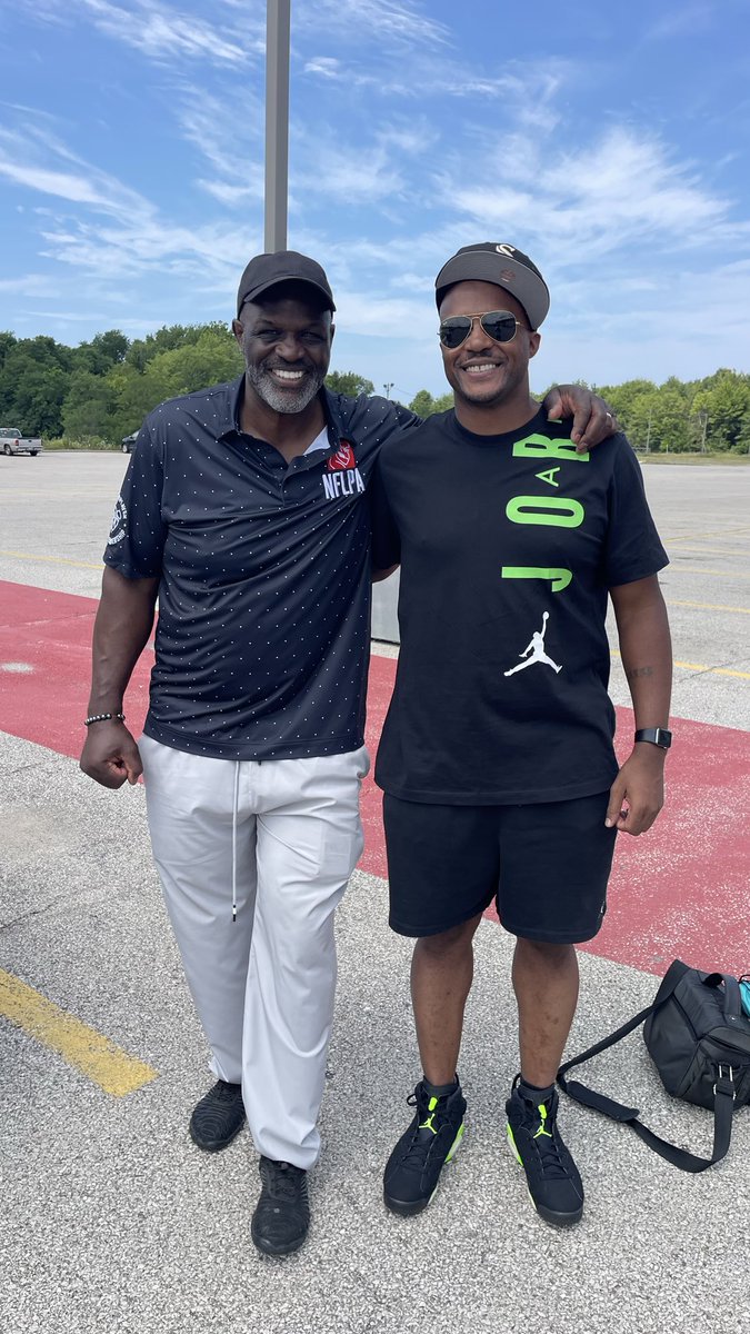 hisexcellence79's tweet photo. Out here in Ohio at my brother Jarrod Bunch’s Football camp.
#kotd
#unds
#yoursneakersaredope
#snkrskickcheck
@Jumpman23
@nikestore
Nike Air Jordan 6 Electric Green https://t.co/icNulnFioc