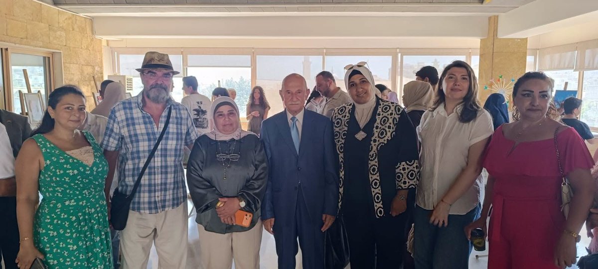 Mina_muni's tweet photo. استضافت بلدية الميناء، بالتعاون مع اللجنة التربوية في المجلس البلدي ومدرسة جان عبيد، معرضاً للرسم عرض إبداعات طلاب المدرسة ومواهبهم، بحضور رئيس البلدية الأستاذ عبد الله كبارة، إلى جانب عقيلة وابنة ال��زير الراحل جان عبيد، وأعضاء من المجلس البلدي، https://t.co/WHH7UVZKVg