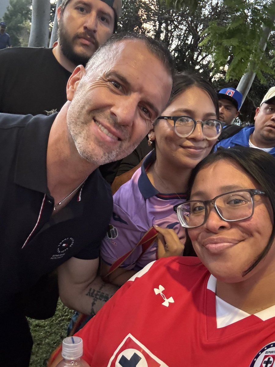 monnniiiiii21's tweet photo. dos leyendas de Cruz Azul 🚂💙 https://t.co/e5sEdZk9ka
