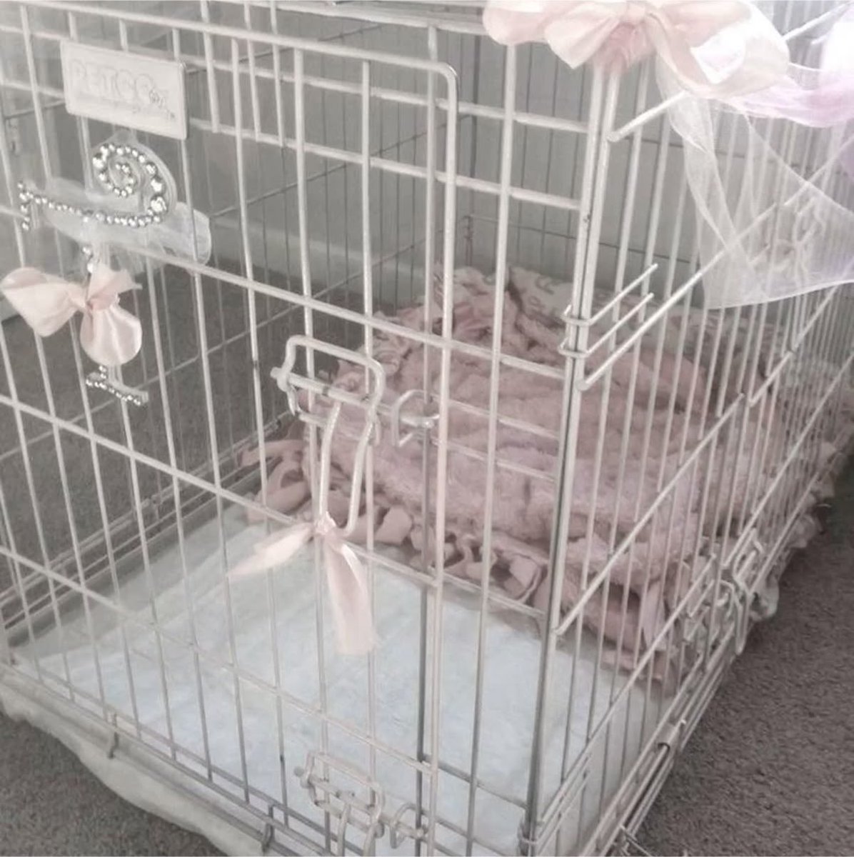krackdoll's tweet photo. i ❤︎ my bed :p https://t.co/TrSePwdsOZ