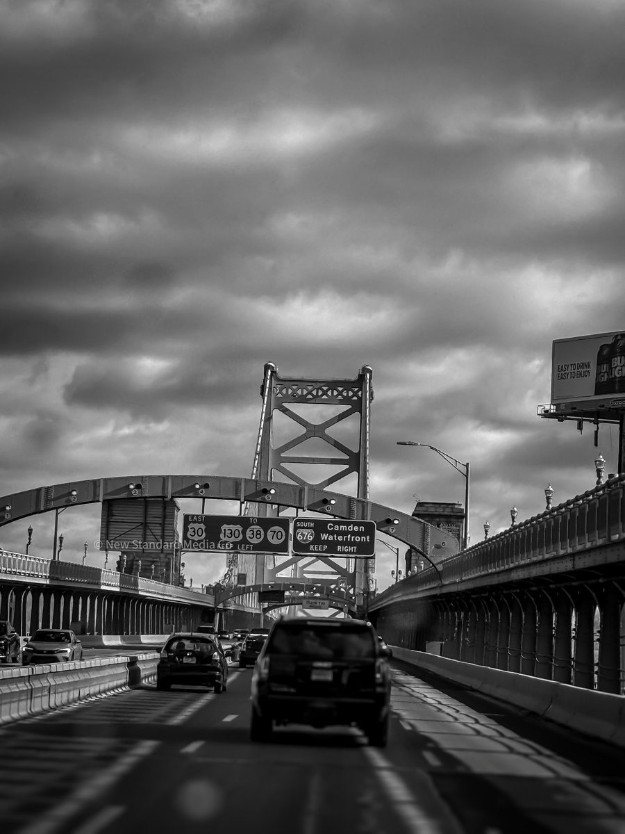PublicWorksMG's tweet photo. The city is one of my favorite backdrops. share some examples of urban photographs you’ve taken in the replies! ⬇️ #city #architecture #bridge #fyp #photography https://t.co/WMBKbIcc8v