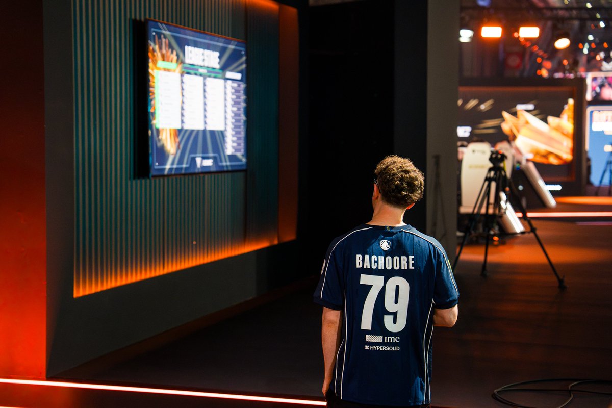 EASPORTSFCPro's tweet photo. The #FCPro World Champion is ELIMINATED ❌
#EWC https://t.co/LZL98ud4Id