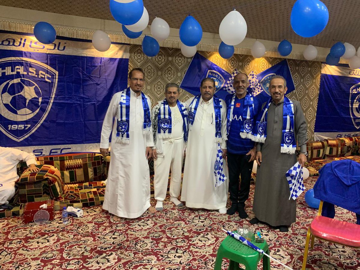 sa_alnaseeb's tweet photo. صورة جميلة التقطت اثناء الحفل الذي اقامه اخي الغالي نائب رئيس نادي #الهلال سابقا المهندس #عبدالرحمن_النمر ( ابو يزيد ) في مخيمه احتفاءً بتحقيق نادي #الهلال بطولة دوري ابطال اسيا 2021م حيث يظهر في الصورة من اليمين الاخ ناصر النمر شقيق المهندس عبدالرحمن يليه الكابتن عبدالله فوده ثم أنا ثم الكابتن فهد العبدالواحد ثم المهندس ابو يزيد ربي يحفظهم ويسعدهم جميعا 💙🤲🏻🌹