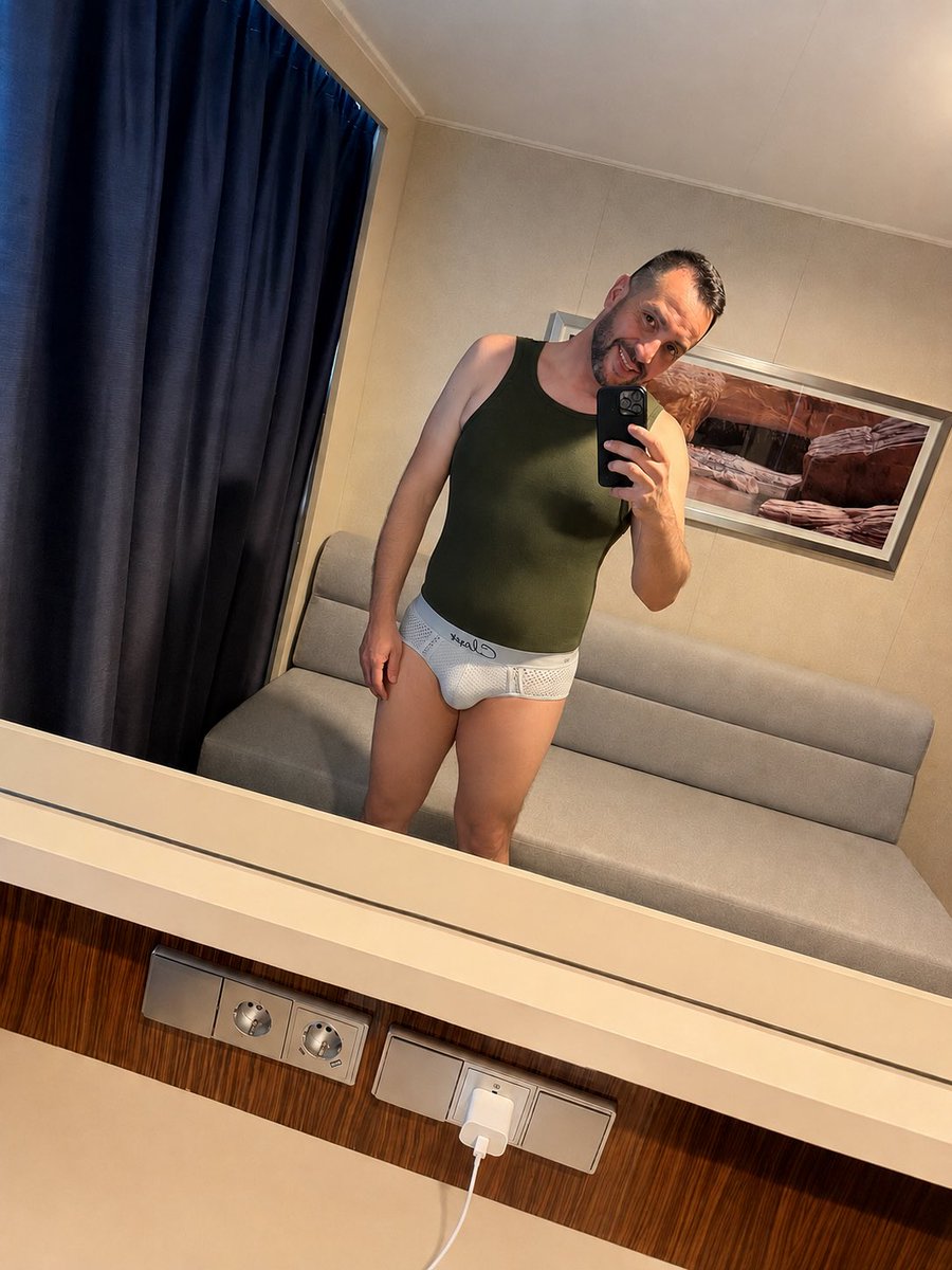 jjdelvalle24's tweet photo. Loving the process. Shirtless right up the the alley #weight #weightloss #gay #vacation #vacationmode #vacationvibes
#summervibes #summertime https://t.co/9O9D3MyUnZ