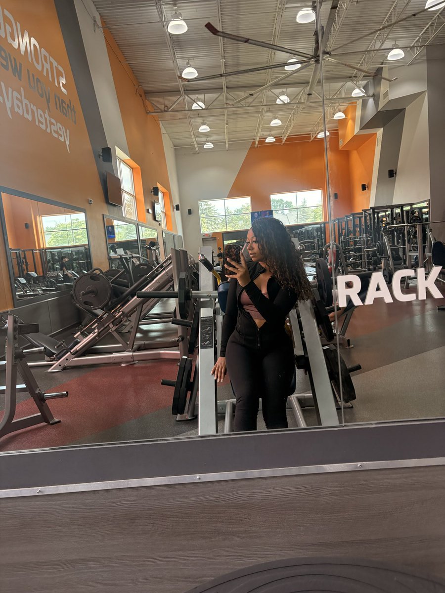 SheIsBreanna's tweet photo. Gym Girlie. https://t.co/teVu9oxVF2
