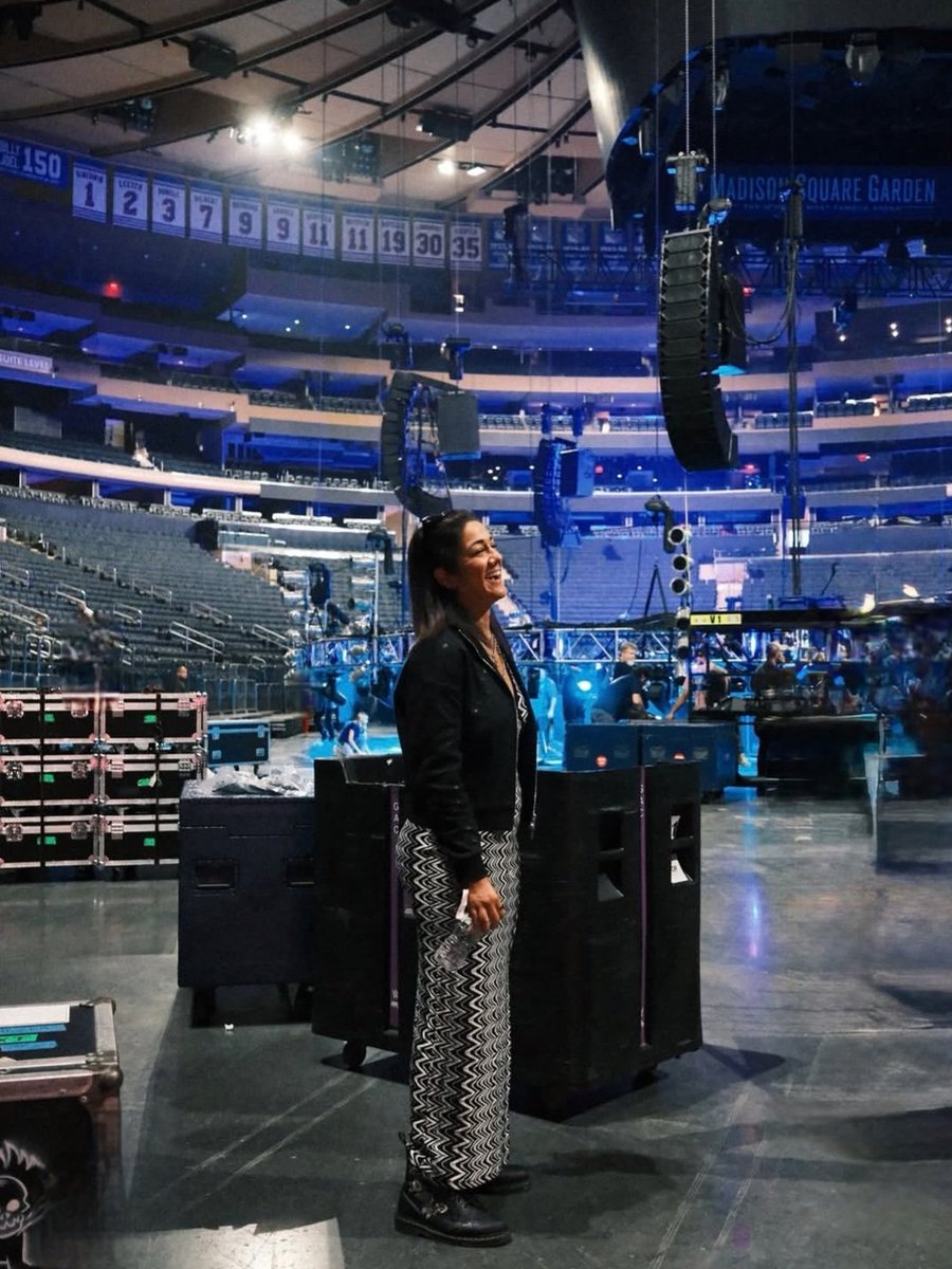 samyoung0218's tweet photo. Bayley, You're everything that makes wrestling great. You touch the lives of many and make me want to be a better person every day of my life. Your childlike wonder and the magic you bring to ring and to the world are what make you a real life superhero. Shine on, my sun. 🌞💜🌍 https://t.co/nT4EVc5vYz