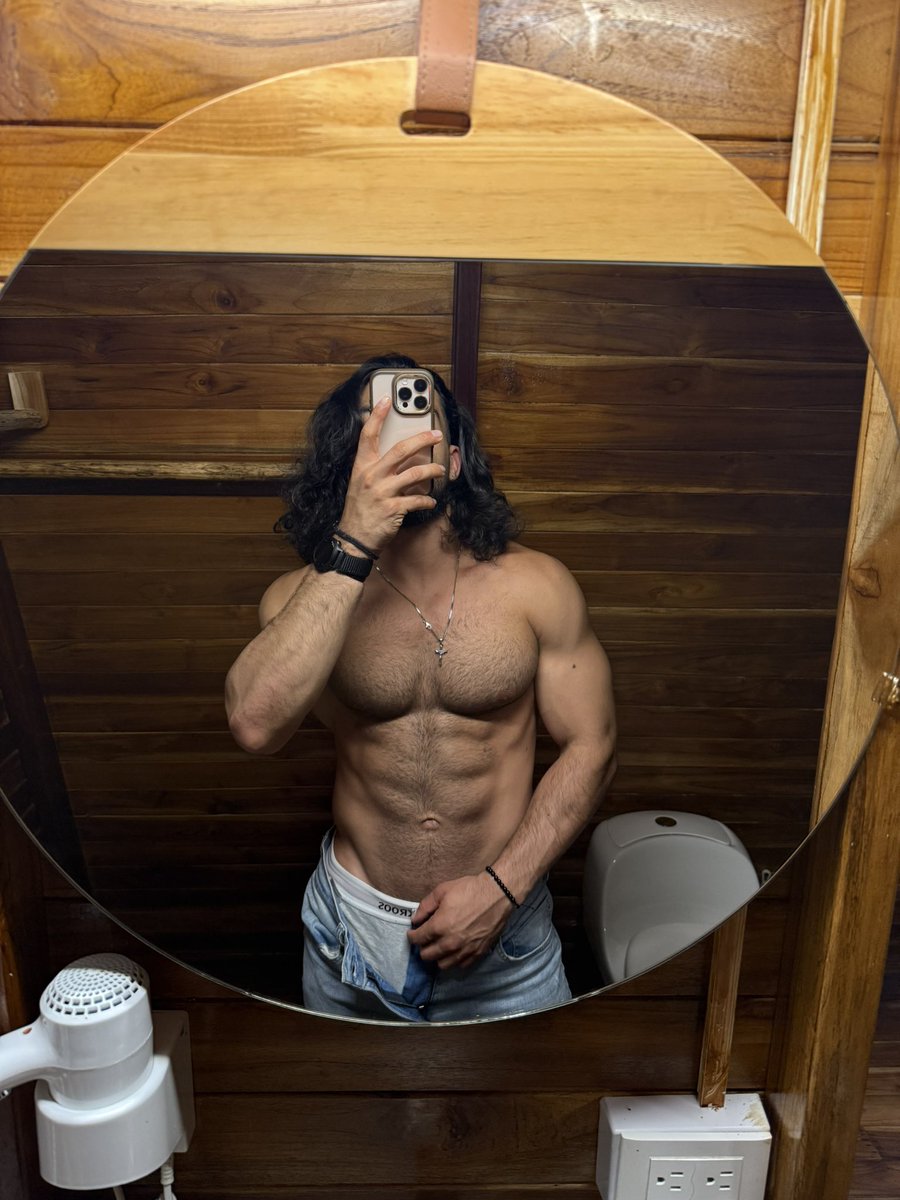 MaxStrongg8 tweet picture