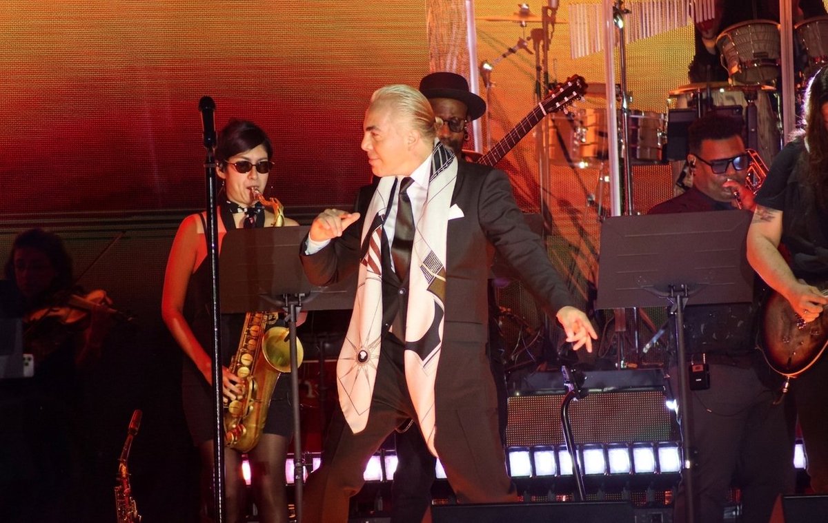 PueblaEventodo's tweet photo. 🎤✨ #CristianCastro enamoró al público poblano con una noche llena de éxitos en el Auditorio GNP Seguros. ❤️🎶

Una producción espectacular y una voz inigualable hicieron de esta una noche inolvidable. 👏🏻✨

#eventodo #HayDeTodoEnEventodo https://t.co/kERN5GUylV